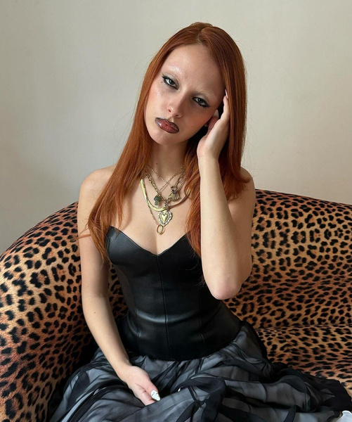 Роковая красотка: 8 темных и сексуальных макияжей в стиле женщины-вамп
