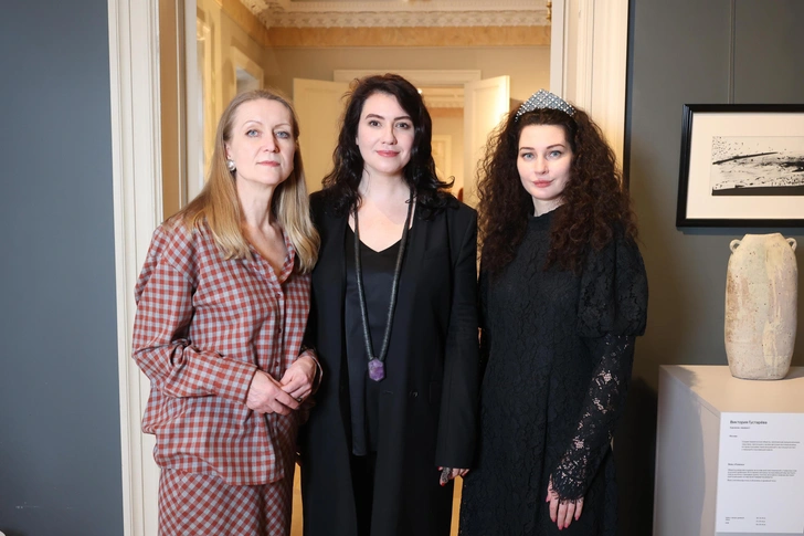 Кураторы и организаторы выставки Светлана Попова, Элина Туктамишева, Ирина Батькова | Источник: пресс-служба выставки