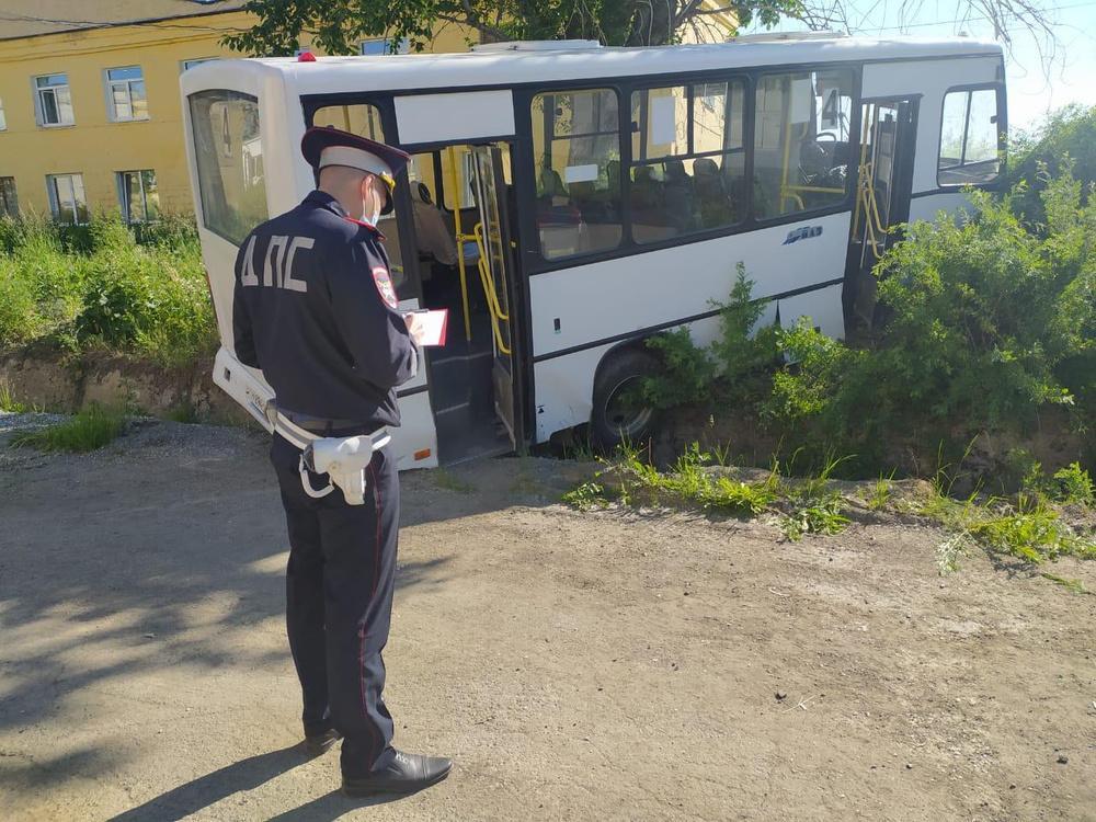 На Урале отправили в колонию механика, выпустившего на линию автобус без тормозов. ПАЗ раздавил восемь рабочих