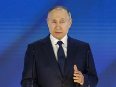 Владимир Путин объявил дни с 1 по 10 мая нерабочими