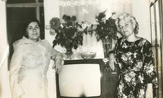 Снимки простых граждан СССР со своими любимыми телевизорами