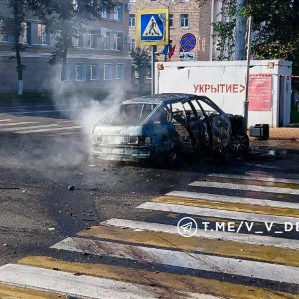Удар БПЛА по машине в Белгороде — на видео | Источник: @v_v_demidov