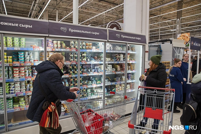 Минимальный набор продуктов сейчас обойдется новосибирцам в 7 815 рублей | Источник: Александр Ощепков / NGS.RU