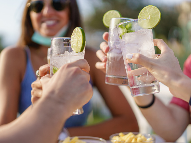 Вы рискуете: 5 напитков, которые опасно пить летом (и чем их заменить)