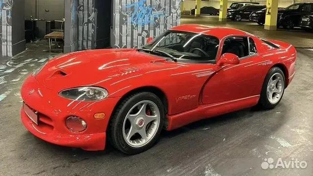 Красный Dodge Viper (8.0 MT) 1998 года выпуска обойдется в 13,7 млн рублей | Источник: сайт объявлений