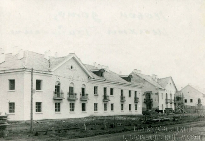 А некоторые другие жилые здания на Мурманской развалились и уступили место новостройкам | Источник: Новокузнецкий краеведческий музей / pastvu.com