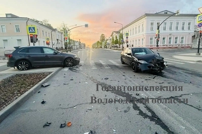 В Череповце при ДТП сбили пешехода на тротуаре