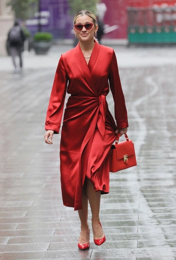 Эшли Робертс в Лондоне | marieclaire.ru