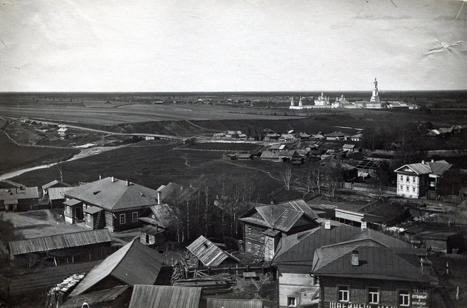 Панорама Тотьмы с колокольни Георгиевской церкви. 1890–1917 | Источник: pastvu.com