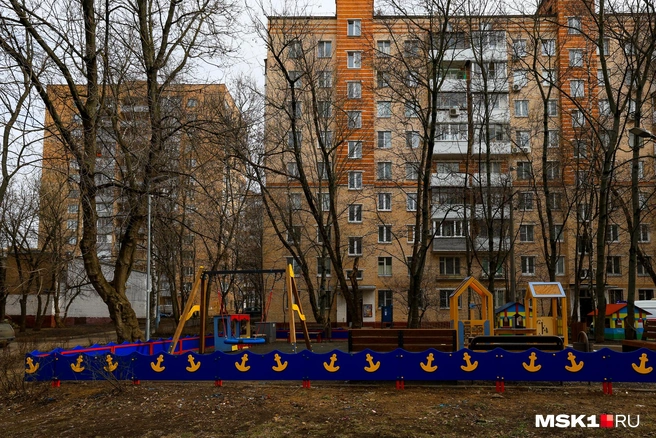 Другие многоквартирные дома ничем не примечательны | Источник: Артем Устюжанин / MSK1.RU