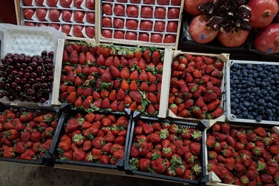 Клубника в Красноярске: цены и вкус на улицах и в магазинах