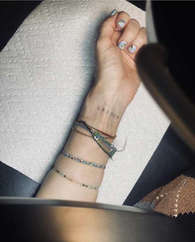 Мадонна сделала первую в жизни татуировку. Чему она посвящена?