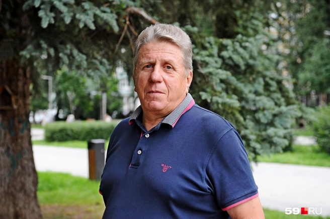Алексей Петрович летом предпочитает гулять&nbsp;— так он экономит на транспорте | Источник: Ирина Тропина / 59.RU
