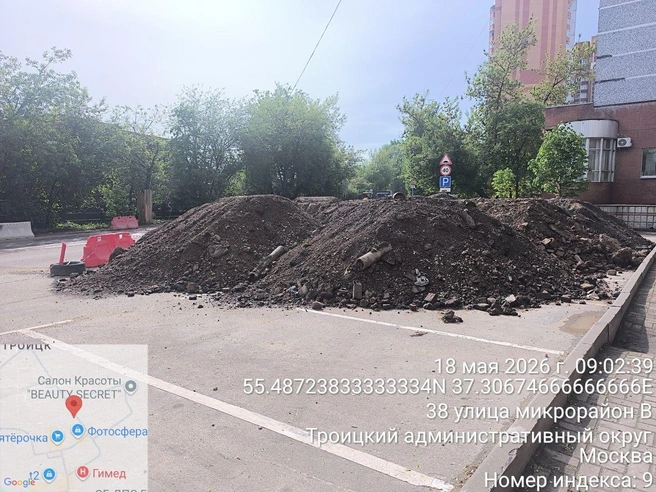 Внезапные кучи на парковках поразили жителей | Источник: читательница MSK1.RU Ольга
