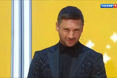 «Можно так не орать?»: Лазарев сорвался на коллегу из жюри на шоу «Ну-ка, все вместе!»