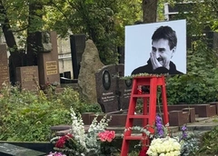 Юрия Бутусова хоронят в Москве спустя полтора месяца после смерти — онлайн-трансляция