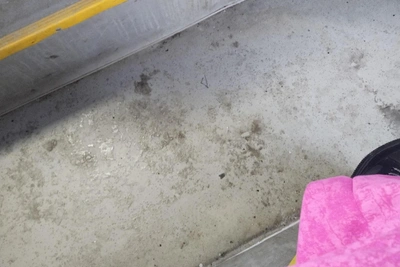 Замерзшая пассажирка в автобусе Новосибирска возмущена водителем