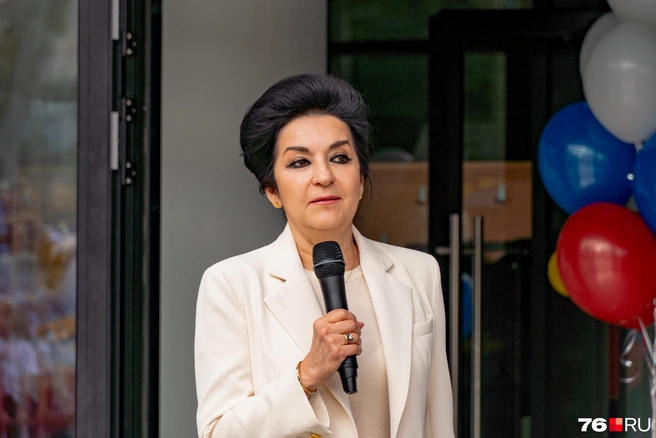 Елена Терешкова посетила торжественную линейку | Источник: Кирилл Поверинов / 76.RU