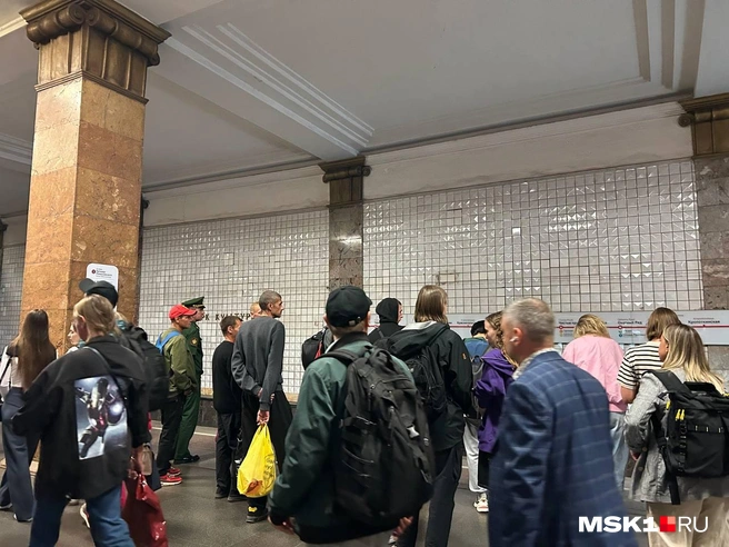 Показываем, что творится на станции «Парк Культуры», где в час пик закрыли вход и пересадки | Источник: Римма Багдасарян / MSK1.RU