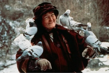 «Забравшись высоко, люди не смотрят вниз под ноги»: как помощь бездомным спасает от одиночества