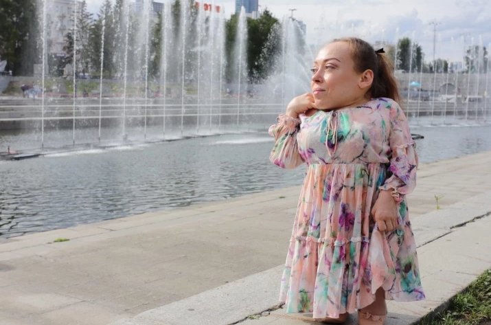 «Карлики — огромные по сравнению со мной!»: как живет россиянка ростом 82 сантиметра