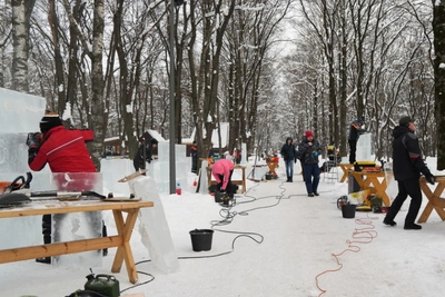 Ледяной космос появился в парке Вологды