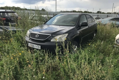 Под Новосибирском продают черный Lexus RX 330 за 649 тысяч