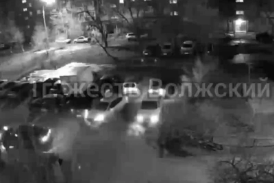 В Волжском водитель протаранил ограждение и четыре машины