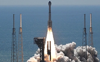Испытание с приключениями: космический корабль Starliner с астронавтами отправился к МКС после череды неполадок