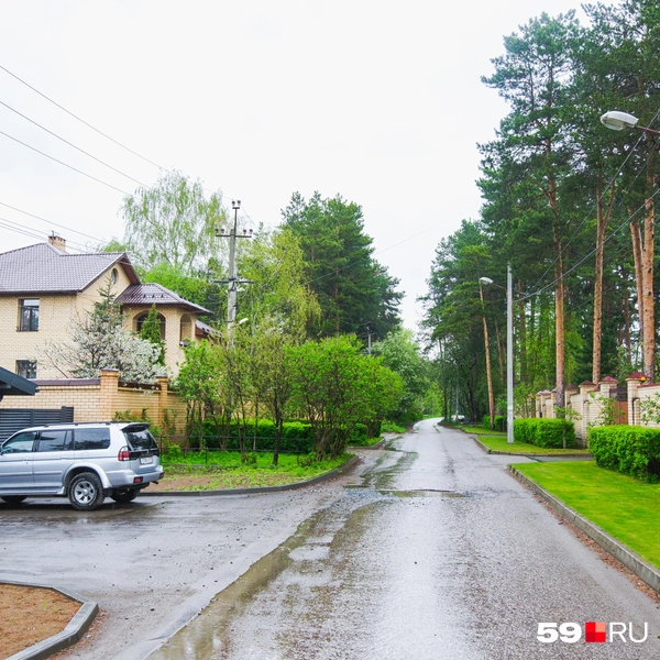 Гулять по Курье комфортно, ведь под ногами не гравий вперемешку с глиной | Источник: Тимофей Калмаков / 59.RU