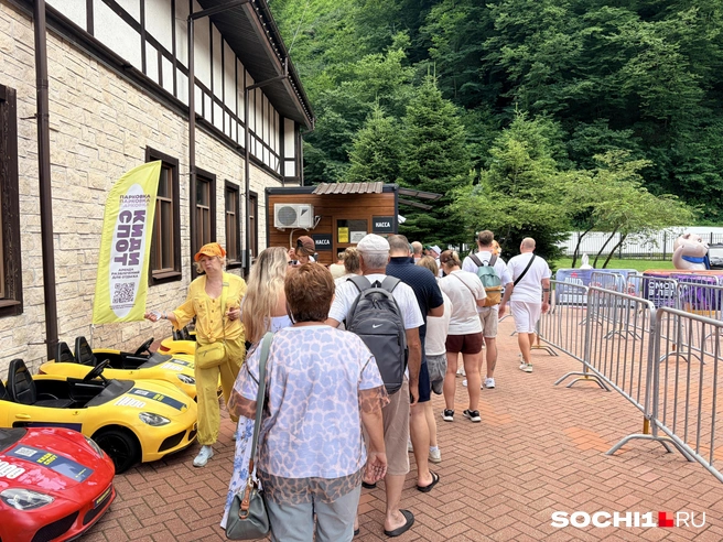 Очередь в кассу Сочинского нацпарка | Источник: Анна Грицевич / SOCHI1.RU