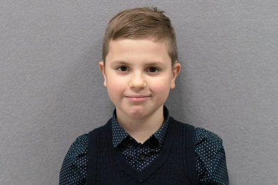 Петербуржцу Вове нужны слуховые аппараты