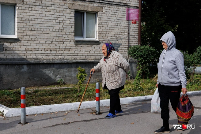 Бабушек в районе очень много  | Источник: Ирина Шарова / 72.RU 