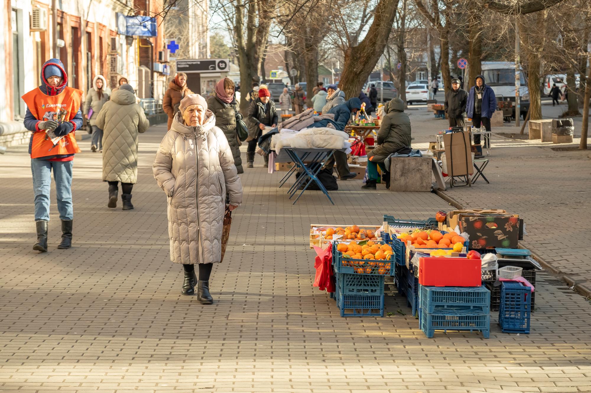 Нелегальный рынок на Сельмаше живее все живых. Фоторепортаж 161.RU