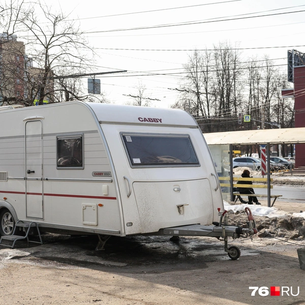 На фото&nbsp;— один из вагончиков, где готовятся к сценам актеры | Источник: Артем Бауман / 76.RU