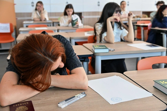 Выпускники указали на ошибку в задании на ЕГЭ по литературе. В ФИПИ обещали проверку | Источник: Анатолий Жданов / «Коммерсантъ»