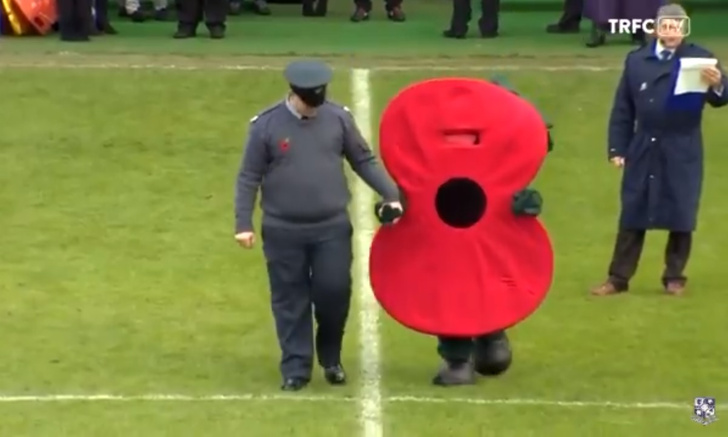 Футбольный талисман в память о павших в Первой мировой войне рассмешил Интернет (видео)