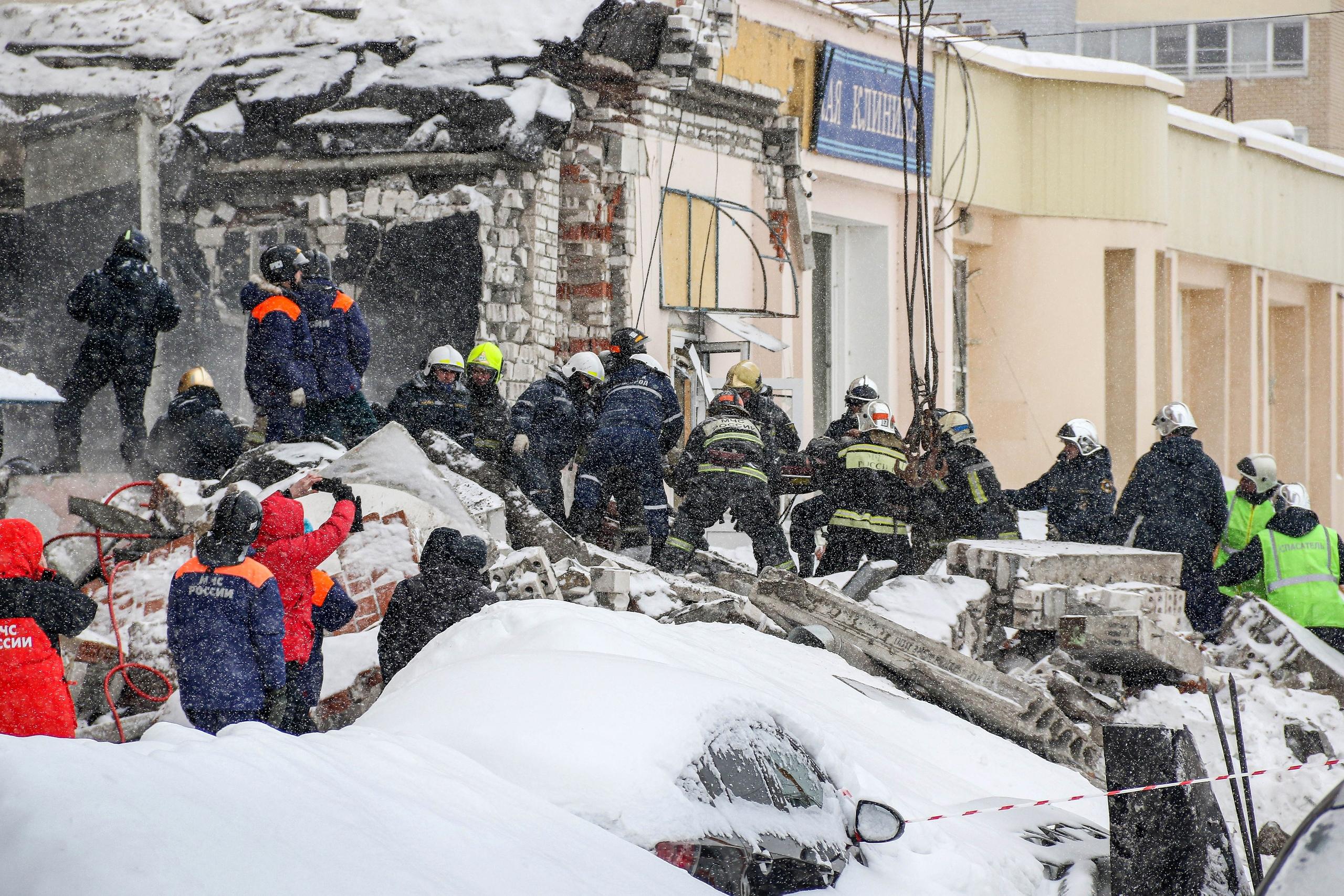 При взрыве на Мещерском бульваре пострадали три человека, женщину с ожогами  доставили в ПИМУ, из-под завала дома в Нижнем Новгороде вытащили всех людей  - 26 февраля 2021 - НН.ру