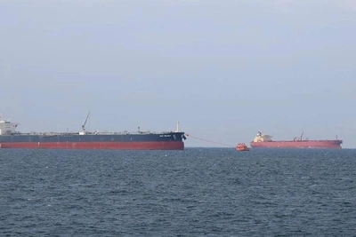 Атака дронов на морской терминал под Новороссийском: загорелся танкер