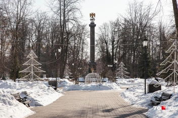 Март 2026-го пока непредсказуем, жители города не спешат на прогулки в парках | Источник: Артем Бауман / 76.RU