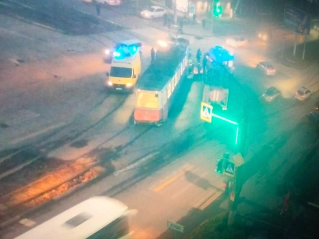 Пострадавшего доставили в больницу | Источник: Telegram-канал «Станция скорой медицинской помощи (Бийск)»