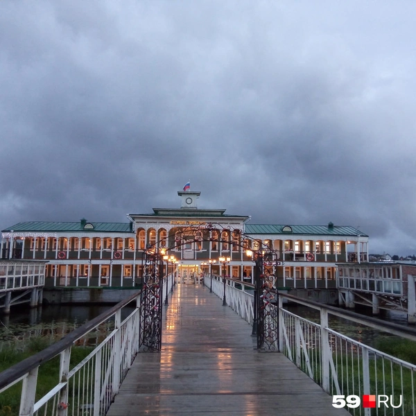 Дебаркадер-ресторан | Источник: Вероника Свизева / 59.RU