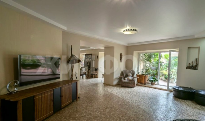 В коттедже четыре этажа | Источник: Жилфонд / N1