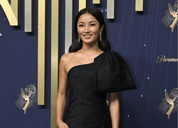 «Эмми-2025»: Самая красивая азиатская актриса сериалов, Анна Саваи, почтила память Джорджо Армани
