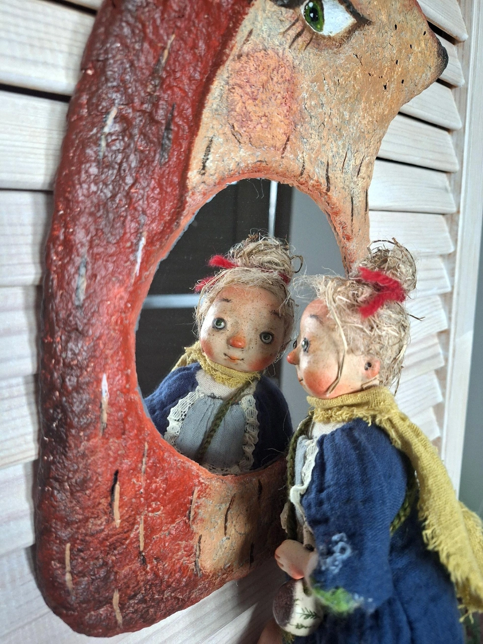 Кроме кукол, Марина создает авторские зеркала | Источник: Марина Казак / личный архив