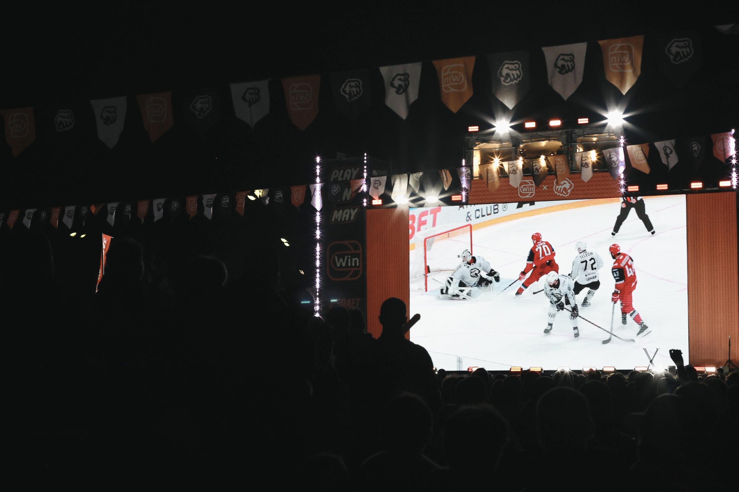 Ярославцам о такой остается лишь мечтать: показываем челябинскую фан-зону, где смотрят матчи «Локомотива»