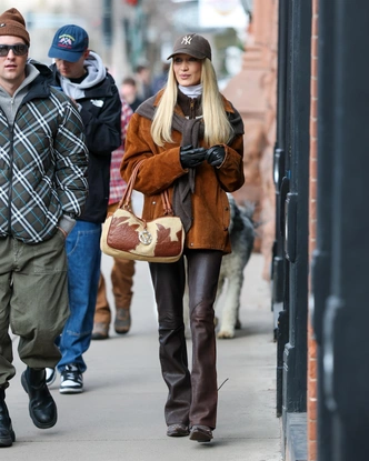 20 лучших выходов звезд в январе — от красных дорожек до стритстайла 20 лучших выходов звезд в январе — от красных дорожек до стритстайла