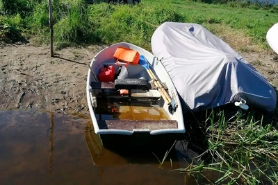 На Рыбинском водохранилище ищут рыбака после переворота лодки