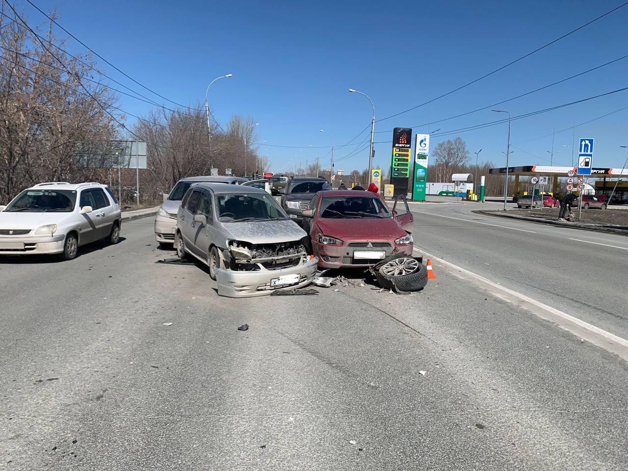 На Советском шоссе столкнулись пять автомобилей, ДТП Новосибирск - 16  апреля 2024 - НГС.ру