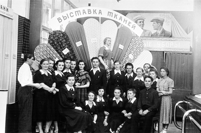 Публикуем редкие фотографии из советского «Пассажа», которые еще